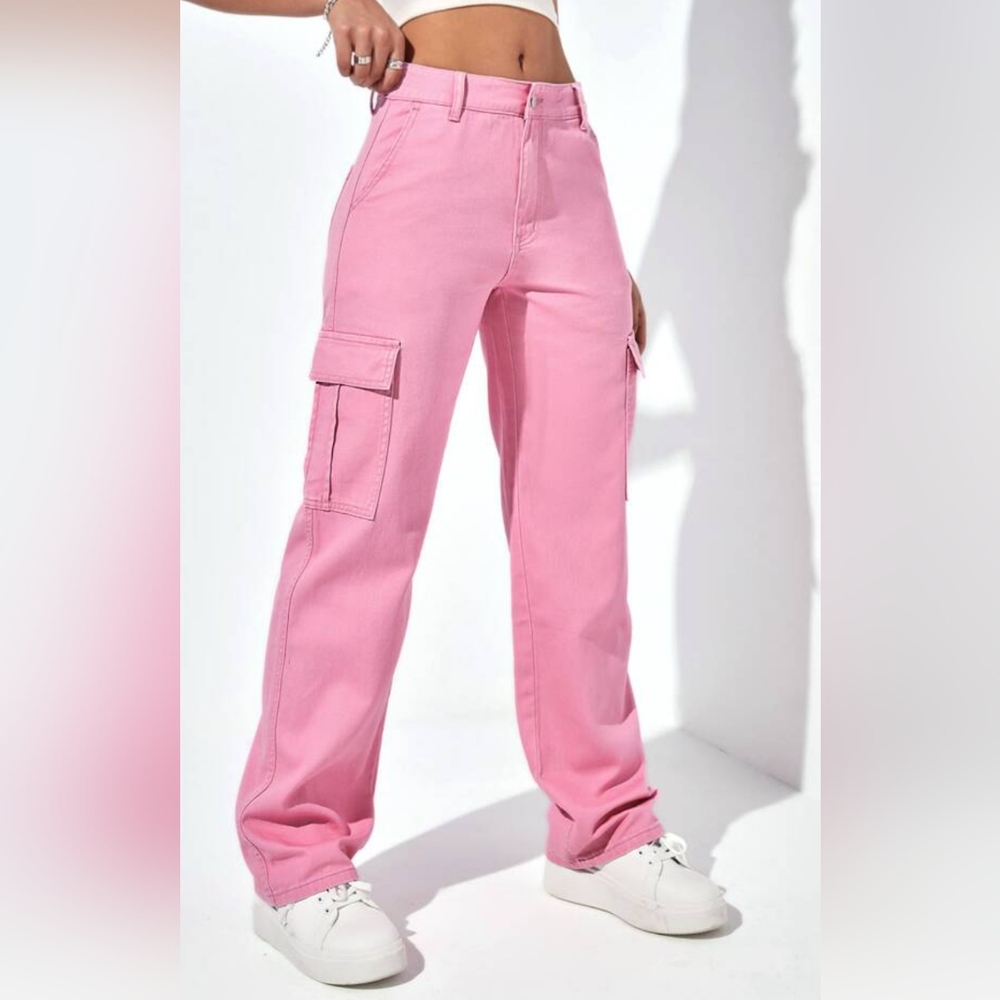 🩷Stylish pink cargo pants with multiple pockets. Perfect for casual wear.Styli